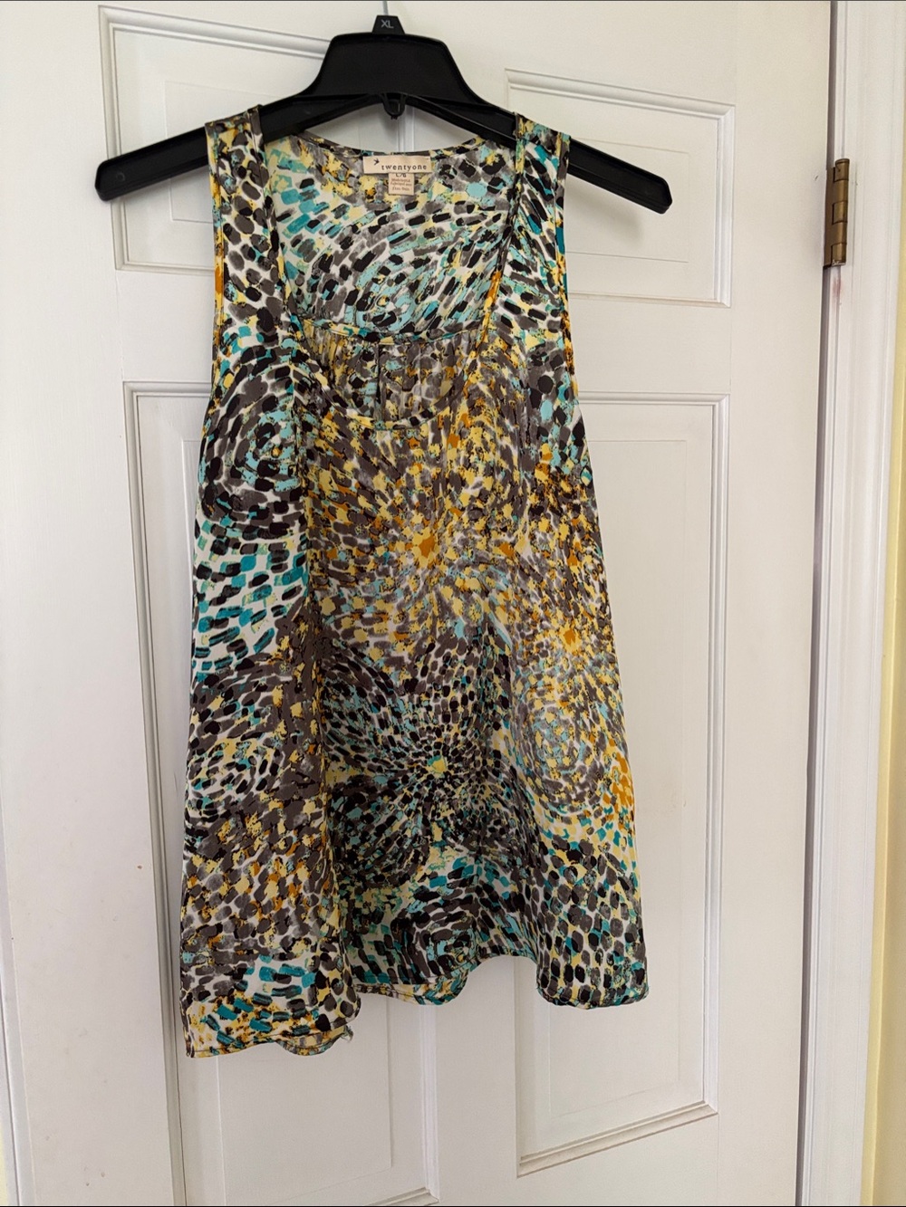 Forever 21 woman’s sleeveless tops for shorts & pants. Mixed print in brown